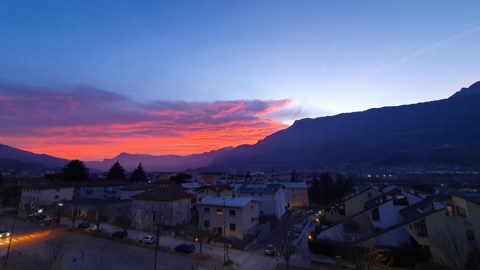 Vista Mozzafiato Sulle Alpi Apartment Rovereto  Exterior foto